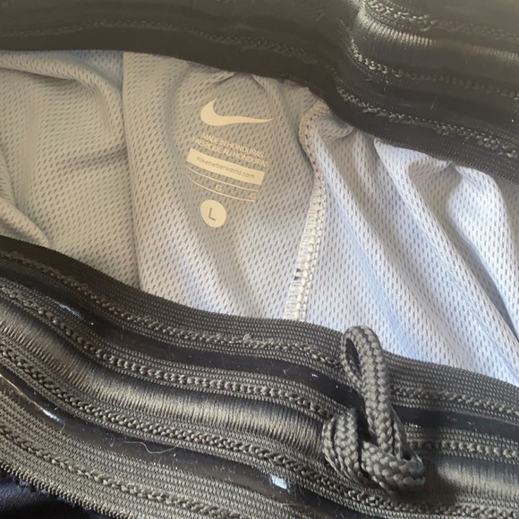 Men’s Nike West Virginia Mountaineers basketball shorts - Picture 3 of 4